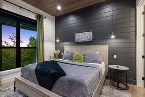 6 bedrooms, travel crib, free WiFi, bed sheets