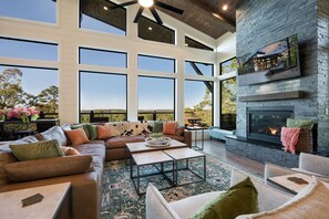 Téléviseur connecté, foyer, jeux vidéo, table de baby-foot