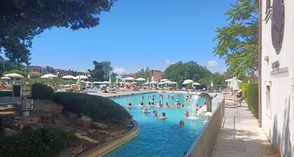 Maison de vacances avec WIFI, piscine privée, TV, vue panoramique, parking, prÚs de Montepulciano
