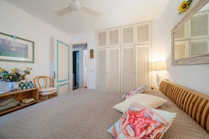 2 bedrooms, bed sheets