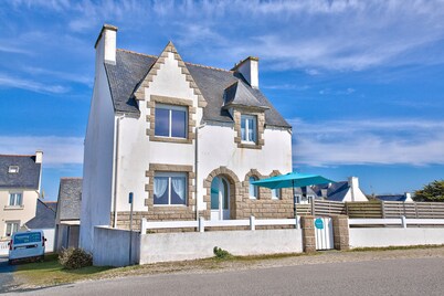 House for 8, sea view and swimming pool, Penmarch