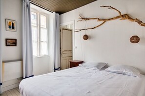 2 quartos, ferros/tábuas de passar roupa