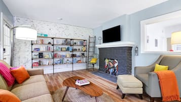 Télévision, livres, espaces bureaux