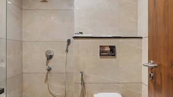 Ducha, cabezal de ducha tipo lluvia, toallas