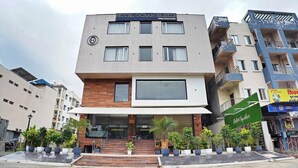 Mặt tiền nơi lưu trú