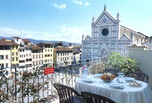 Outdoor dining - Apartment in Florence with 2 bedrooms sleeps 4 (Florence)