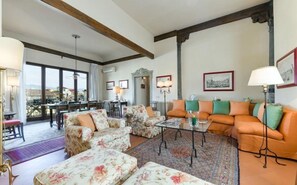 TV, fireplace - Apartment in Florence with 2 bedrooms sleeps 4 (Florence)