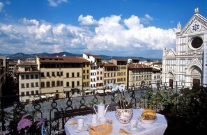 Outdoor dining - Apartment in Florence with 2 bedrooms sleeps 4 (Florence)