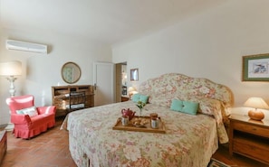 2 bedrooms, iron/ironing board, travel cot, free WiFi - Apartment in Florence with 2 bedrooms sleeps 4 (Florence)