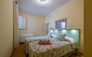 2 bedrooms, iron/ironing board, travel cot, free WiFi