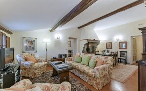 TV, fireplace - Apartment in Florence with 2 bedrooms sleeps 5 (Florence)