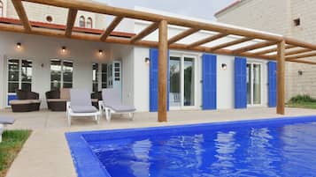 Deluxe Room | Terrace/patio