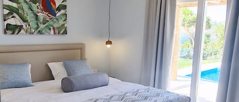 Deluxe Room | In-room safe, blackout drapes, soundproofing, rollaway beds