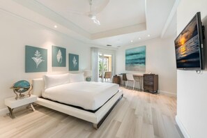 3 bedrooms, desk, free WiFi, bed sheets - Luxury Three Bedroom Oasis (Seven Mile Beach)