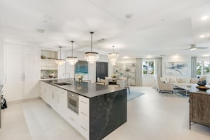 المنشأة من الداخل