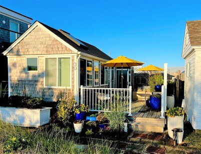 Cozy Bayside Cottage With Huge Outdoor Living Space and Private Beach (2313)