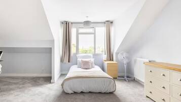 4 bedrooms, desk, iron/ironing board, free WiFi