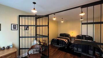 2 bedrooms, iron/ironing board, bed sheets