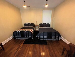 2 Schlafzimmer, Bügeleisen/Bügelbrett, Bettwäsche
