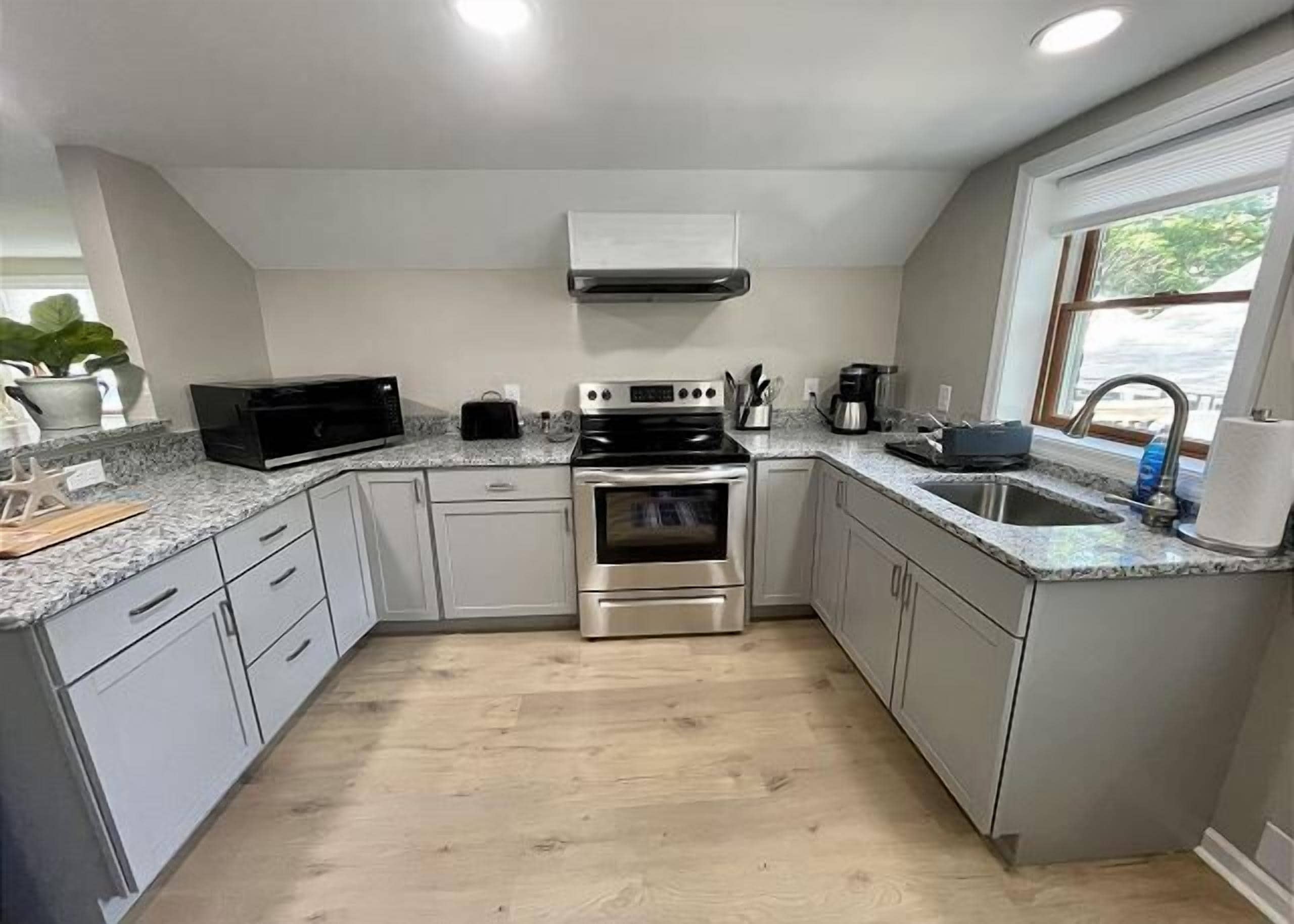 Just listed! Completly remodled apt in Rehoboth, nightly rental available.