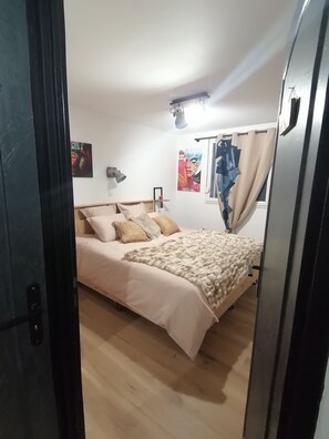 1 bedroom, free WiFi, bed sheets, wheelchair access - Popartspa Location Maison sur Calais"loft" Jacuzzi, Sauna (Calais)