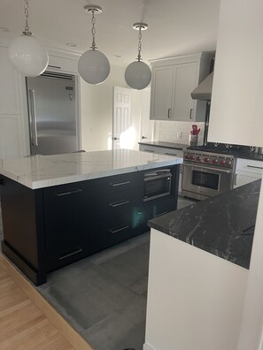 Microonde, forno, piano cottura, lavastoviglie