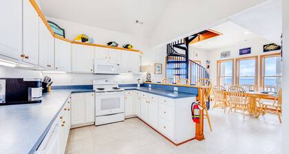 Soundfront Dog Friendly Home with Hot Tub, Game Room, and More!