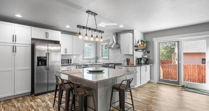 Silverthorne 4BR Home w/ Hot Tub and Private Garage