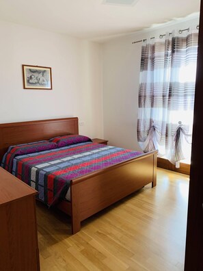 2 bedrooms, iron/ironing board, travel crib, free WiFi - Lory's house, designed for your family and children. (Cessalto)