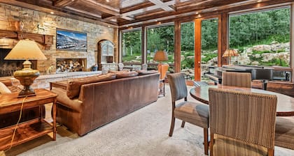 Moose Mgmt at White Pine 129: Pvt Estate-Pvt HotTub & Home Theater-Mountain view