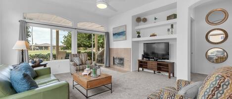 Smart TV, fireplace, Netflix, Hulu