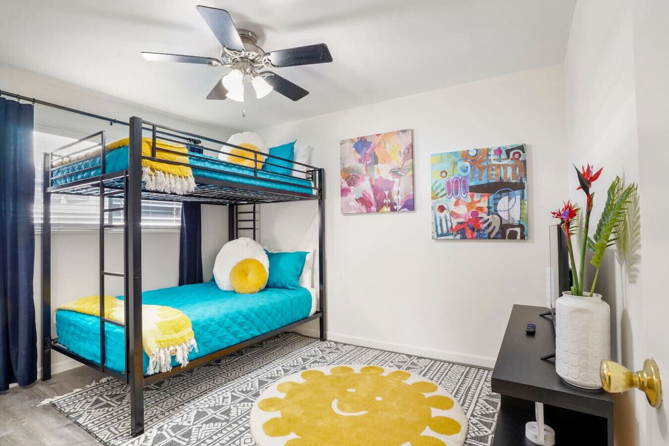 2 bedrooms, desk, iron/ironing board, WiFi