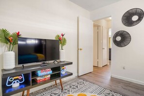 Interior - Rad 2BR condo in Pacific Beach! (San Diego)