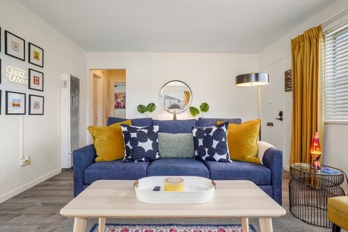 Rad 2BR condo in Pacific Beach!