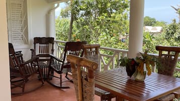 Rumah Klasik | Teras/patio