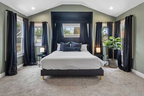 3 slaapkamers, een strijkplank/strijkijzer, wifi, beddengoed