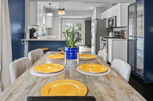 House in a Quiet Neighborhood Downtown!