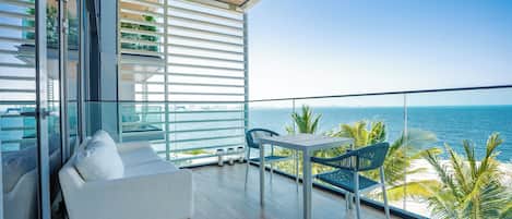 Căn hộ Deluxe | Ban công