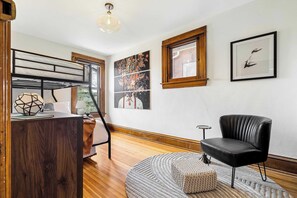 5 bedrooms, desk, iron/ironing board, WiFi