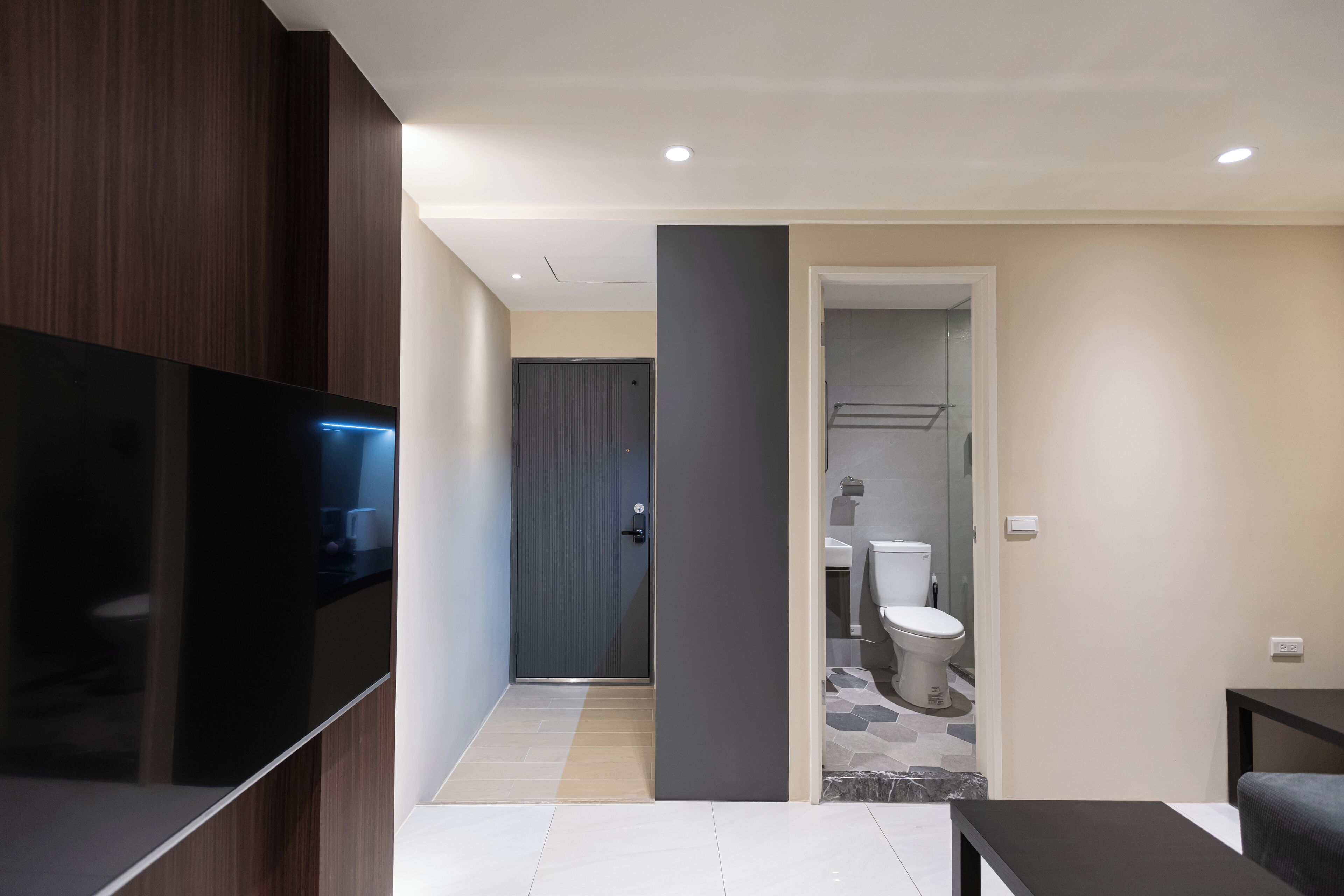 Comfort Room | Free WiFi