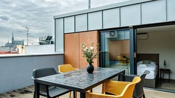 Exclusive Apartment | Terrace/patio