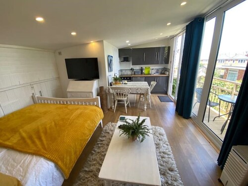 Beautiful Studio Apartment on South Downs Way