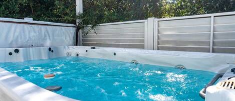 Bain à remous extérieur