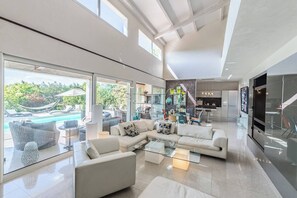 TV - DIANE By Terry's Homes (Cannes)