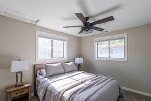 3 habitaciones, tabla de planchar con plancha, wifi y ropa de cama 