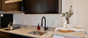 Hip Container Apt - 5 Min Walk to TIAA Bank Field!