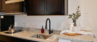 Hip Container Apt - 5 Min Walk to TIAA Bank Field!