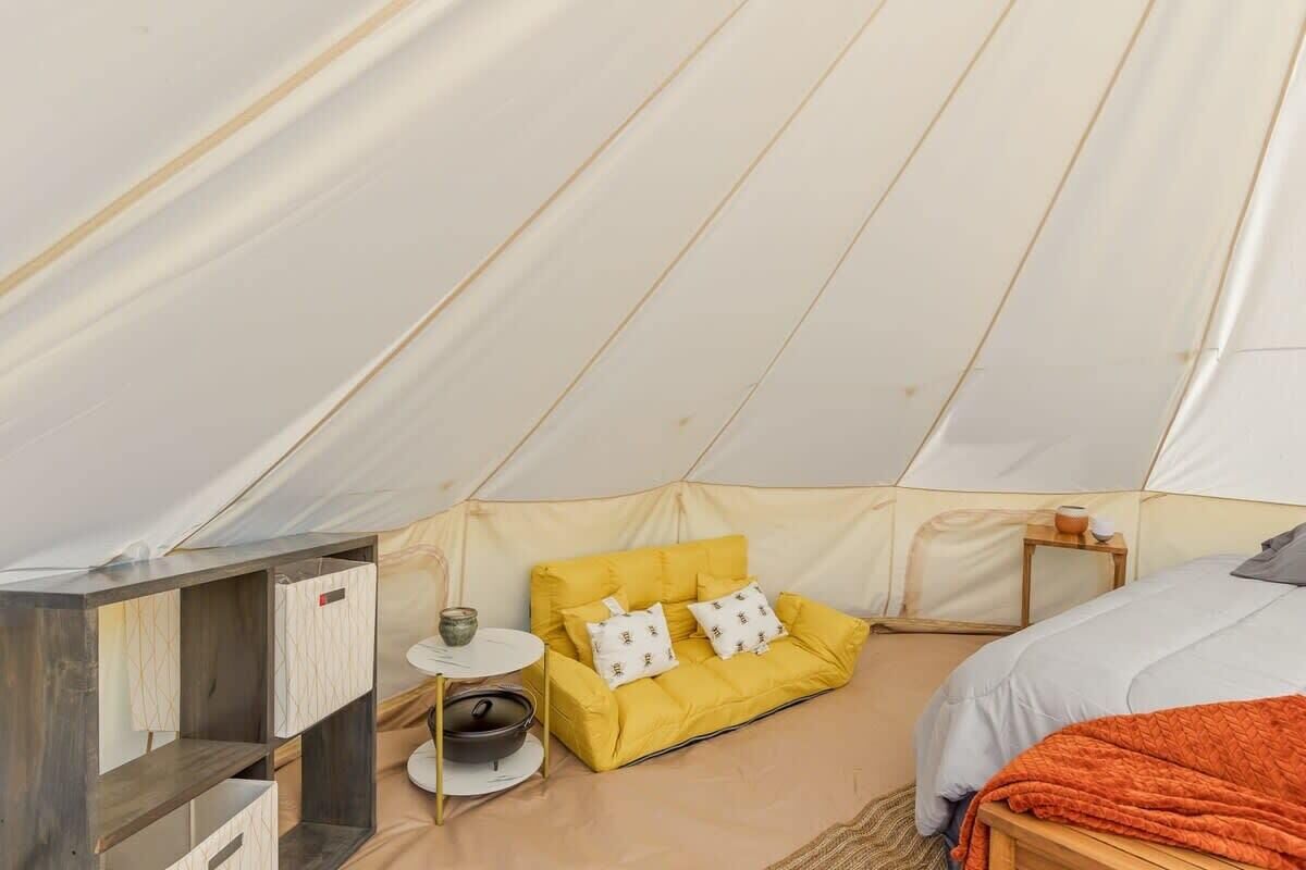 Glamp on Functional Farm w\/ pool 15min to Chatt!