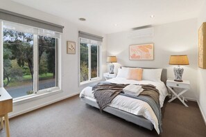 3 slaapkamers, een bureau, een strijkplank/strijkijzer, wifi