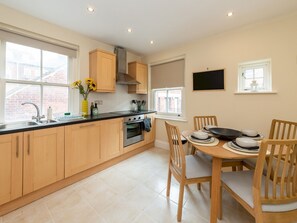 Fridge, microwave, oven, dishwasher - Pass the Keys | Newly Renovated Stylish 2BR Flat in Town Centre (Reading)
